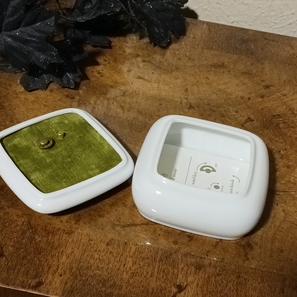 Vintage 1989 Pink Rose Music Trinket Box - Picture 4 of 11